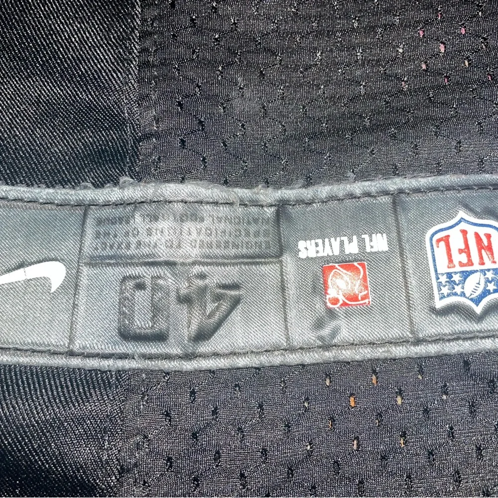 Marshawn Lynch Oakland Raiders #24 Jersey - Picture 4 of 5